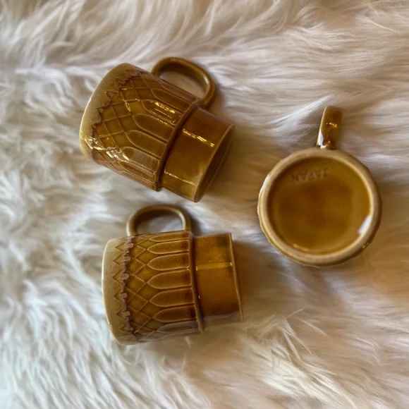 Set of 3 Made in Japan Stacking Waffle Cone Mugs - Picture 3 of 3